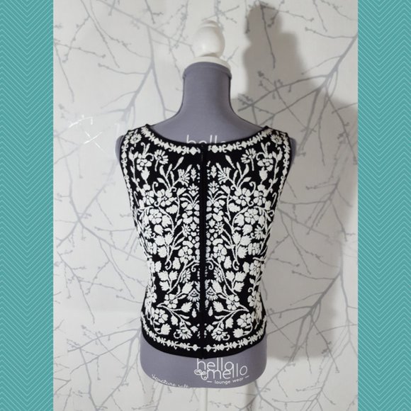 Proportion Petite Black Sleeveless Blouse w/ Floral 3D Rubber Design - Picture 4 of 5